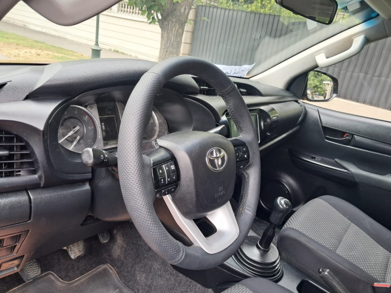 Toyota Hilux Dx 4x2 2.4 2022 Usado en GT Autos Toyota Hilux Dx 4x2 2.4 2022 Usado en GT Autos