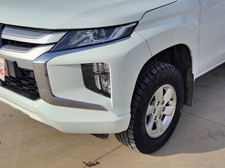 Mitsubishi L200 L200 D/c 2.4 Katana Crt 4x4 Special Pack 2023 Usado en Rosselot Usados