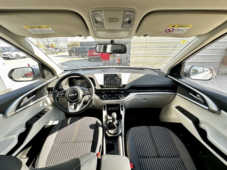 Kia Carens Carens Lx 1.5 2025 Usado en Rosselot Usados