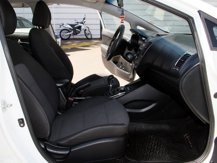 Kia Cerato 5 5 2017 Usado  Usado en Webautos.cl