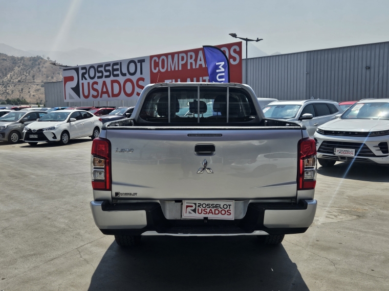 Mitsubishi L200 L200 D/c 2.4 Work Cr 4x2 Wf Doble Airbag Mn 2022 Usado en Rosselot Usados