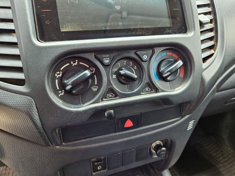 Mitsubishi L200 L200 D/c 2.4 Work Cr 4x2 Wf Doble Airbag Cc Mn 2023 Usado en Rosselot Usados