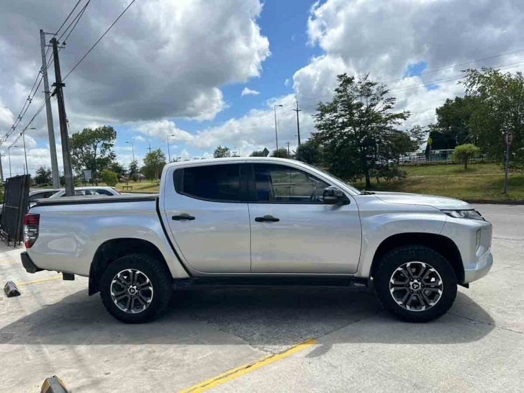 Mitsubishi L200 New L-200 Dakar 2.4 Crs  At 4x4 Td E5 2023 Usado  Usado en Webautos.cl