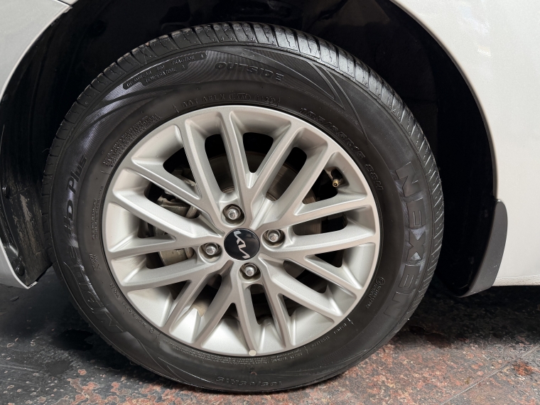 Kia Rio 5 Ex 1.4l 6mt Ac Abs 2023  Usado en Grass & Arueste