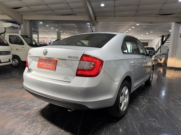 Skoda Rapid Ambiente 1.2l Tsi 6mt Ac 2015  Usado en Grass & Arueste