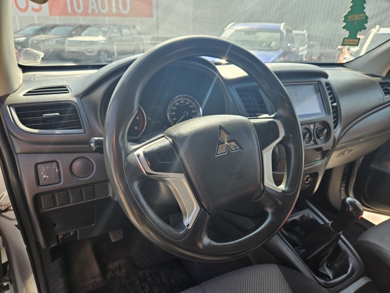 Mitsubishi L200 L200 D/c 2.4 Work Cr 4x2 Wf Doble Airbag Mn 2022 Usado en Rosselot Usados