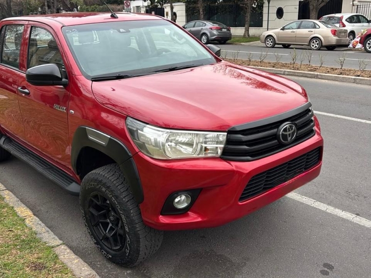 Toyota Hilux — foto 2 de 13