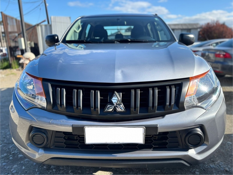 Mitsubishi L200 L-200 New Work Cr Wf  Mec 4x2 Td E5 2019  Usado en Guillermo Morales Usados