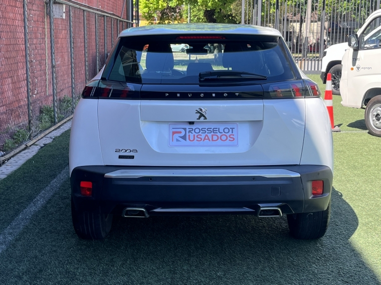 Peugeot 2008 — foto 4 de 22