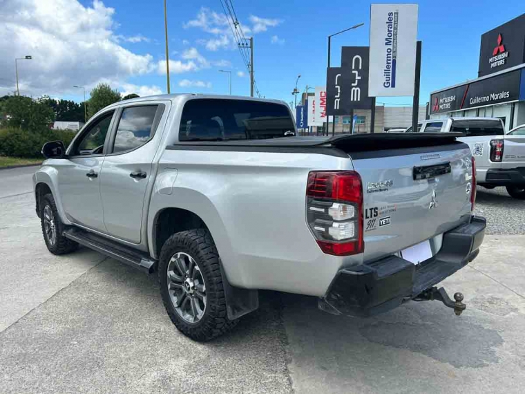 Mitsubishi L200 New L-200 Dakar 2.4 Crs  At 4x4 Td E5 2023 Usado  Usado en Webautos.cl