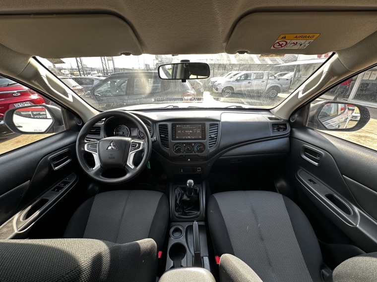 Mitsubishi L200 L200 D/c 2.4 Work Cr 4x2 Wf Doble Airbag Cc Mn 2023 Usado en Rosselot Usados