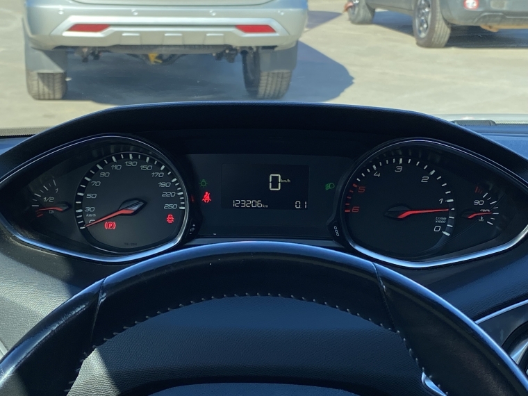 Peugeot New 308 308 Allure Blue Hdi 1.6 Mec 2018 Usado en Rosselot Usados