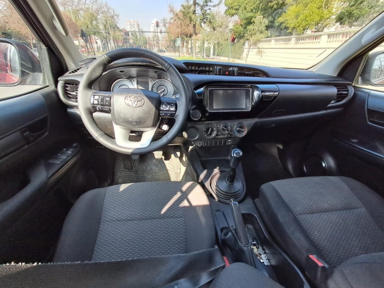 Toyota Hilux — foto 12 de 15