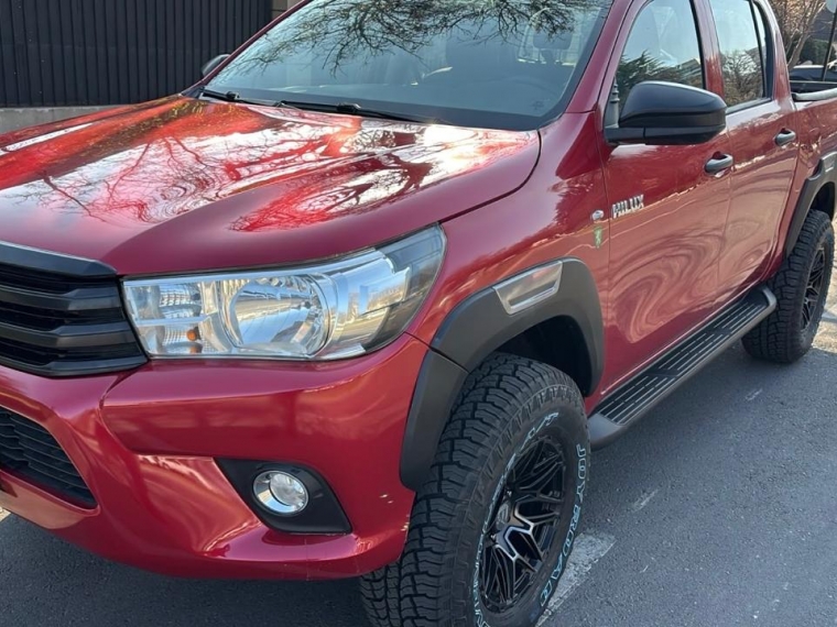 Toyota Hilux — foto 2 de 16