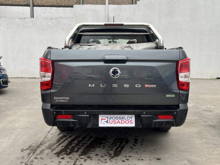 SsangYong Grand Musso — foto 5 de 24