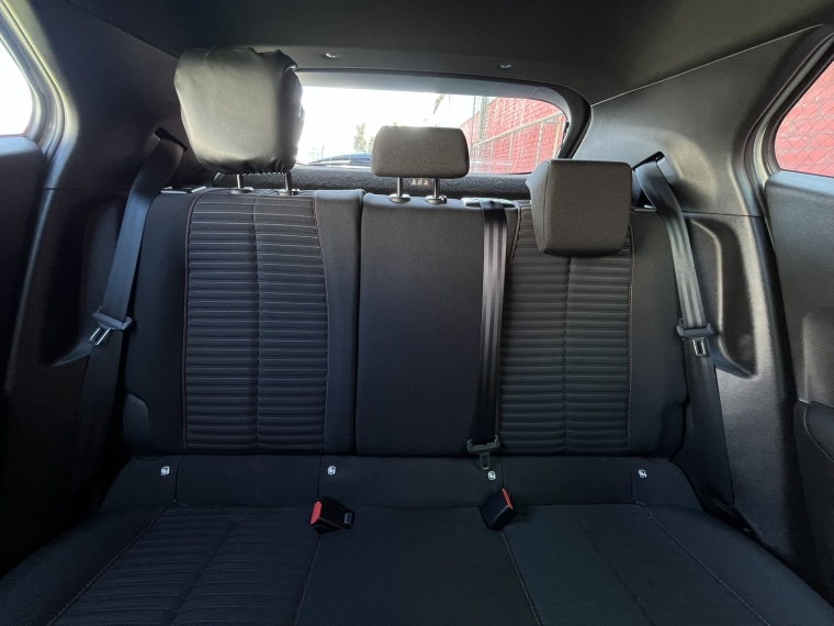 Peugeot 2008 — foto 21 de 22