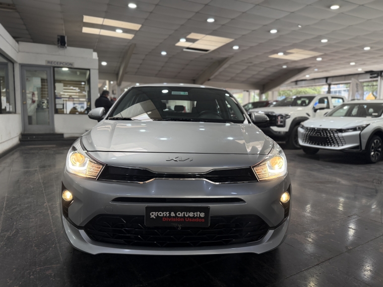 Kia Rio 5 Ex 1.4l 6mt Ci Full 2023  Usado en Grass & Arueste