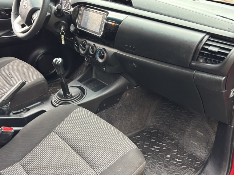 Toyota Hilux — foto 8 de 12