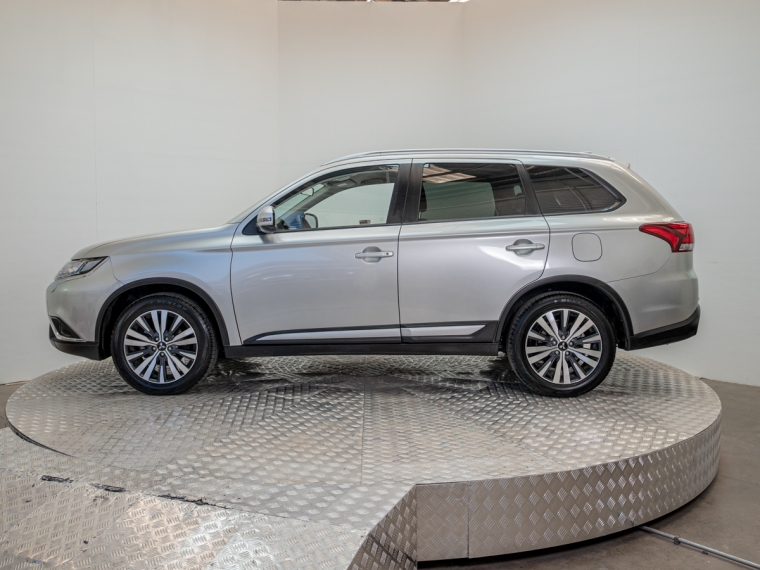 Mitsubishi Outlander 2.0 Glx At 4x2 2023 Usado  Usado en Pompeyo
