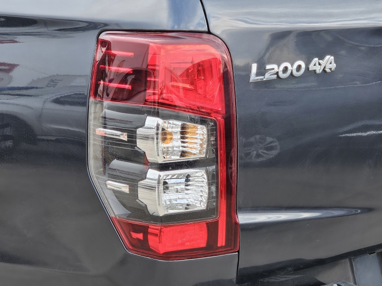 Mitsubishi L200 L200 D/c 2.4 Katana Crt 4x4 Special Pack 2020 Usado en Rosselot Usados