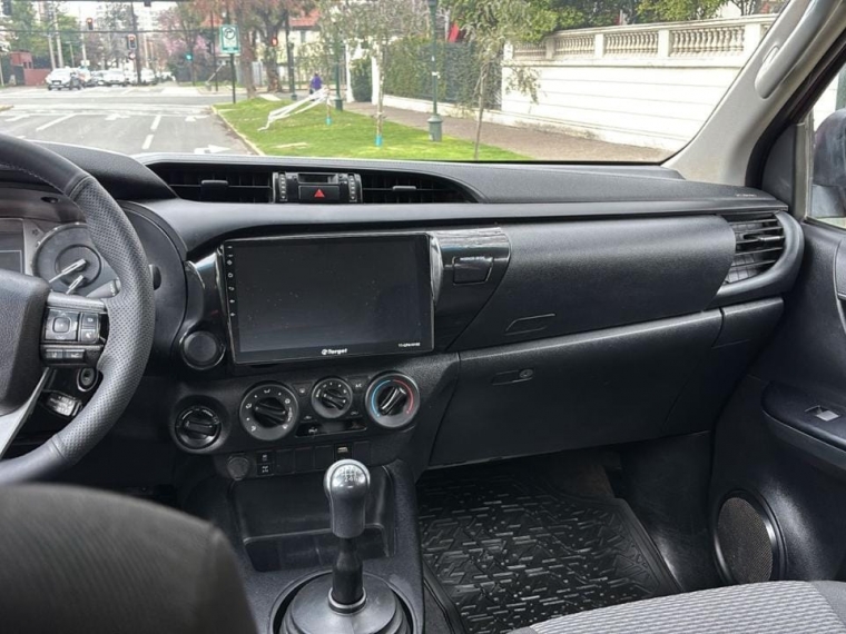 Toyota Hilux — foto 6 de 16
