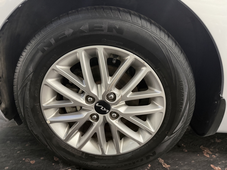 Kia Rio 5 Ex 1.4l 6mt Ci Full 2023  Usado en Grass & Arueste