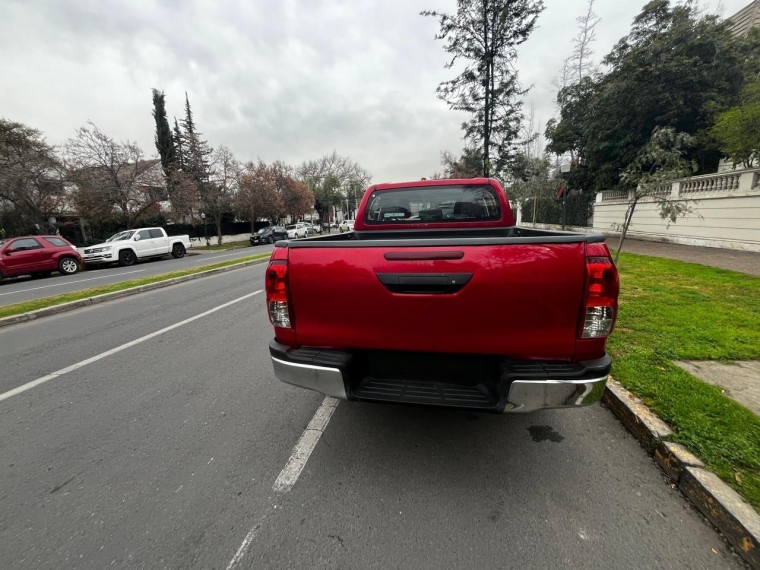 Toyota Hilux — foto 6 de 14