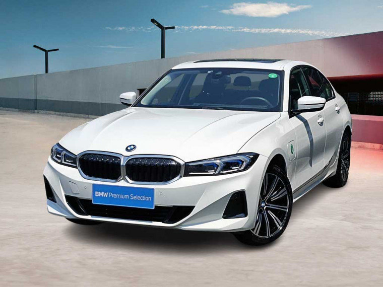 BMW 330 e Berlina Dynamic LCI II 2025