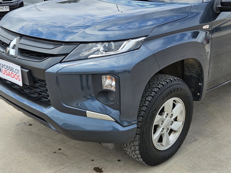 Mitsubishi L200 L200 D/c 2.4 Work Cr 4x2 Wf Doble Airbag Cc Mn 2023 Usado en Rosselot Usados