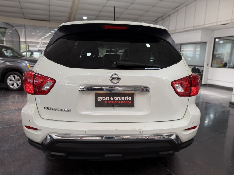 Nissan Pathfinder Advance Cvt 3.5l  2017  Usado en Grass & Arueste