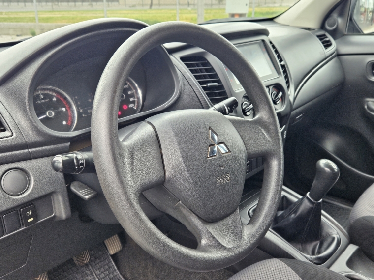 Mitsubishi L200 2.4 Td Work Cr Wf Mt 4x2 Diesel 2021 Usado  Usado en Kovacs Usados