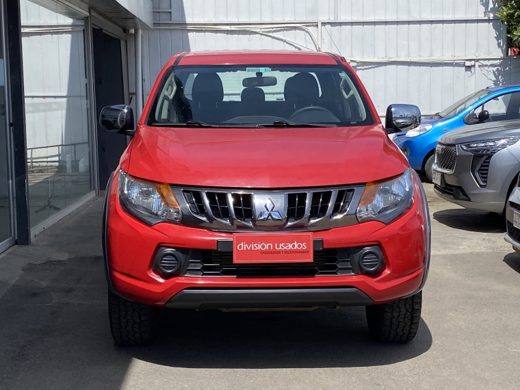 Mitsubishi L200 L200 D/c 2.4 Katana Cr 4x2 Llantas/cromado 2017 Usado en Rosselot Usados