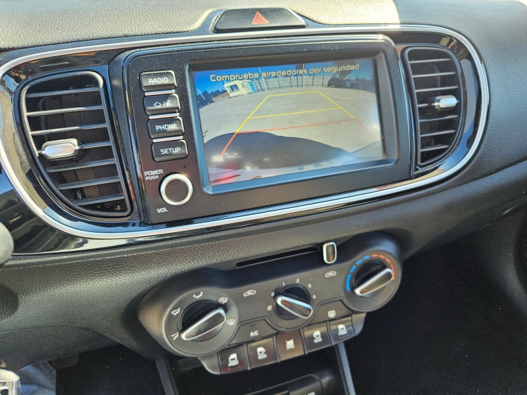 KIA Soluto — foto 15 de 16