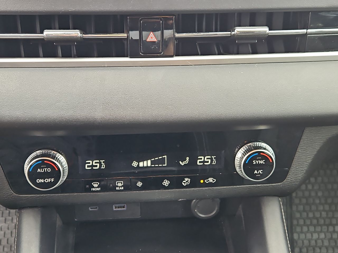 Mitsubishi Outlander Outlander Gl 2.5 Aut 2024 Usado Usado en Webautos.cl Mitsubishi Outlander Outlander Gl 2.5 Aut 2024 Usado Usado en Webautos.cl