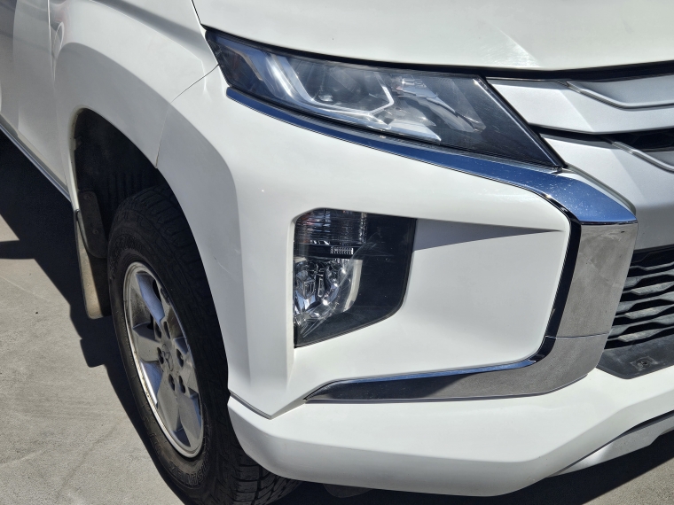 Mitsubishi L200 L200 D/c 2.4 Katana Crt 4x4 Special Pack 2023 Usado en Rosselot Usados