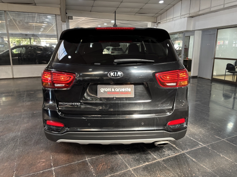 Kia Sorento Ex 2.4l Gsl 6mt 2wd 2019  Usado en Grass & Arueste