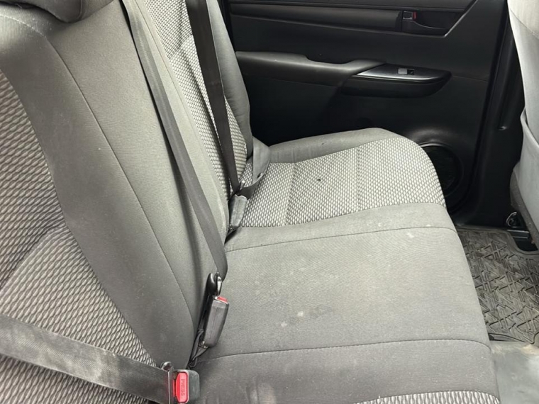 Toyota Hilux — foto 10 de 13