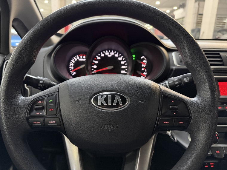 Kia Rio 5 Ex 1.4l 6mt Ac Full 2016  Usado en Grass & Arueste