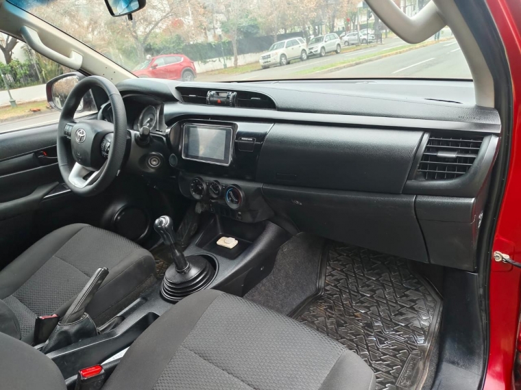 Toyota Hilux — foto 16 de 18
