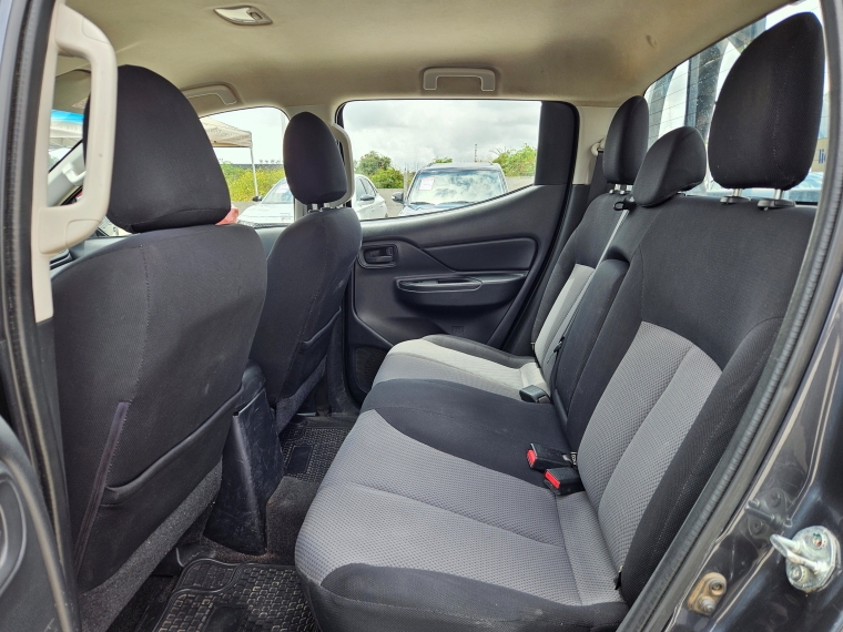 Mitsubishi L200 L200 D/c 2.4 Work Cr 4x2 Wf Doble Airbag Cc Mn 2023 Usado en Rosselot Usados