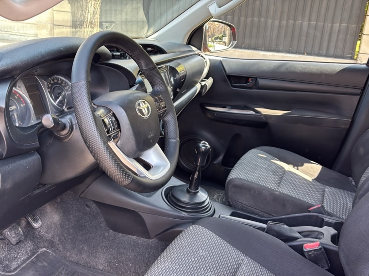 TOYOTA HILUX  Dcab DX 4x4 2.4cc - imagen 10