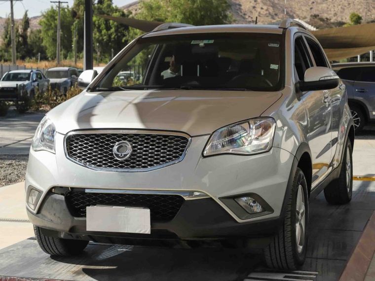 SSANGYONG KORANDO 4X2 MT SEMI FULL 2013