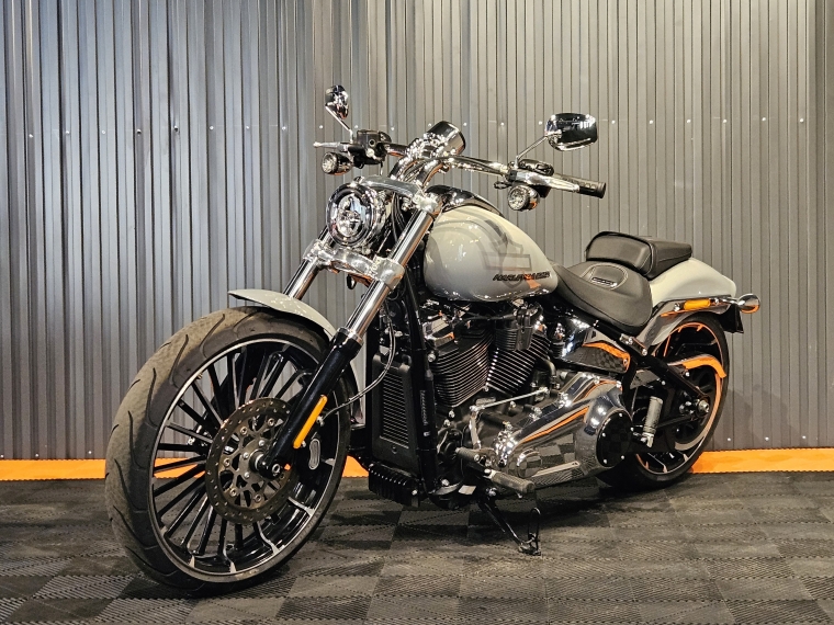 Harley-davidson Breakout . 2025 Usado en BMW Premium Selection Harley-davidson Breakout . 2025 Usado en BMW Premium Selection