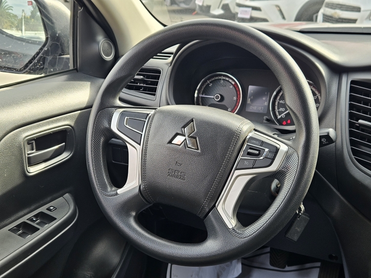 Mitsubishi L200 L200 Work Cr Wf 2.4 2023 Usado en Rosselot Usados
