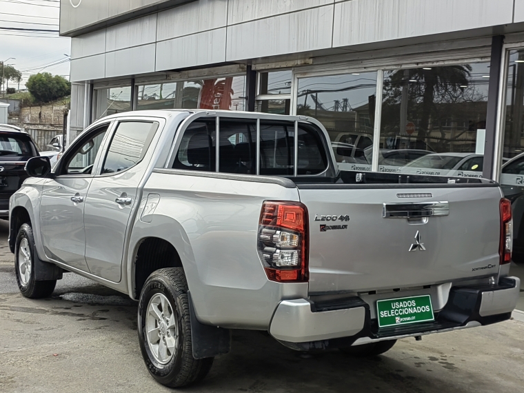 Mitsubishi L200 L200 D/c 2.4 Katana Crt 4x4 Special Pack 2023 Usado en Rosselot Usados