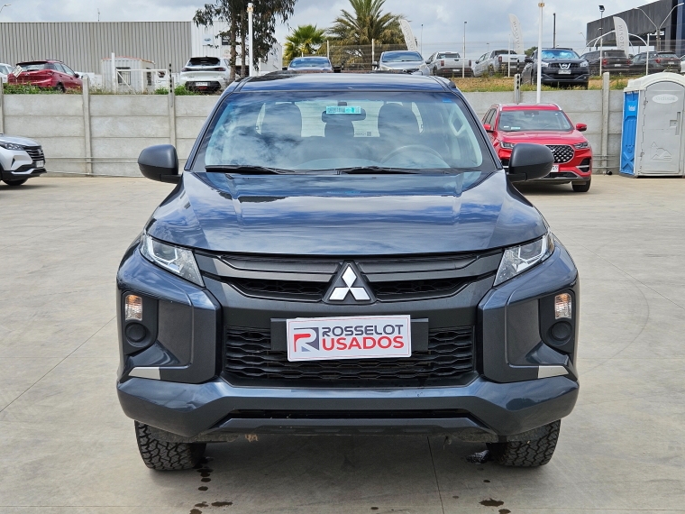 Mitsubishi L200 L200 D/c 2.4 Work Cr 4x2 Wf Doble Airbag Cc Mn 2023 Usado en Rosselot Usados