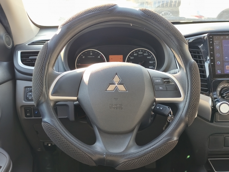 Mitsubishi L200 L200 D/c 2.4 Katana Cr 4x2 Llantas/cromado 2017 Usado en Rosselot Usados