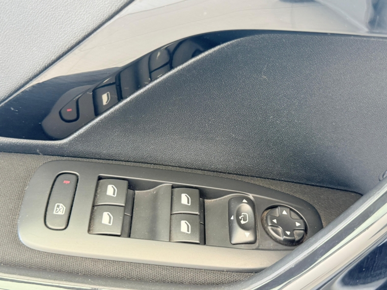 Peugeot 208 Allure Hdi 1.6 2017 Usado en Automotriz Olea Flaño