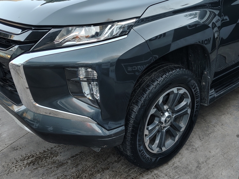 Mitsubishi L200 2.4 Td Dakar Crs Hp At  4x4  Doble Cabina 2023 Usado  Usado en Kovacs Usados