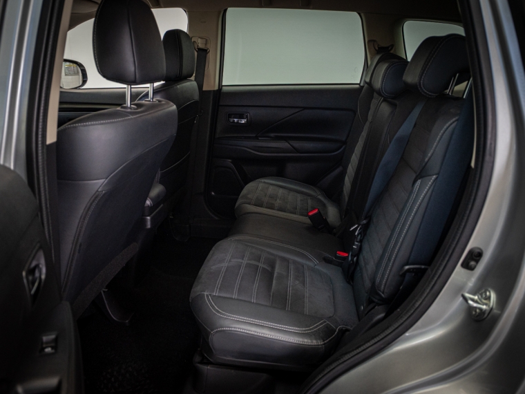 Mitsubishi Outlander 2.0 Glx At 4x2 2023 Usado  Usado en Pompeyo